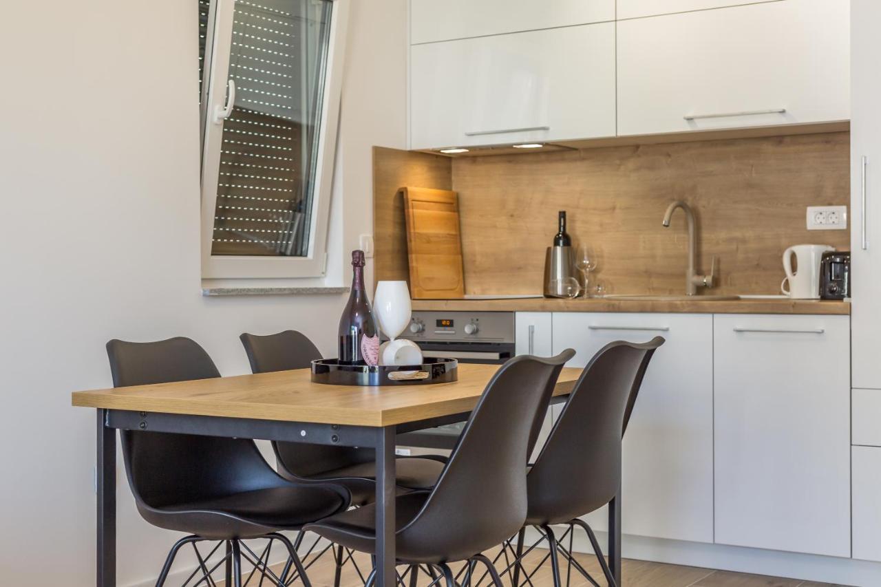 Luxury 2 Bedroom Apartment With Sea View Baška Voda Dış mekan fotoğraf