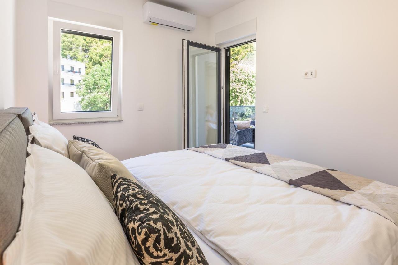 Luxury 2 Bedroom Apartment With Sea View Baška Voda Dış mekan fotoğraf