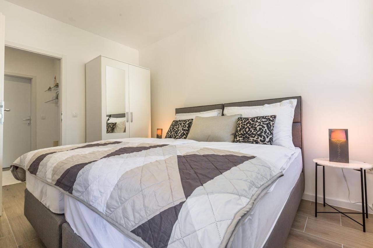 Luxury 2 Bedroom Apartment With Sea View Baška Voda Dış mekan fotoğraf