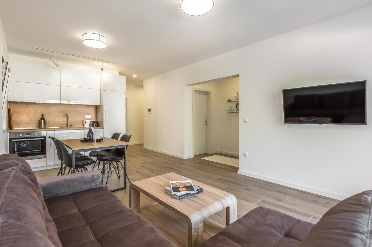 Luxury 2 Bedroom Apartment With Sea View Baška Voda Dış mekan fotoğraf