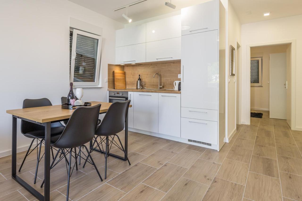 Luxury 2 Bedroom Apartment With Sea View Baška Voda Dış mekan fotoğraf