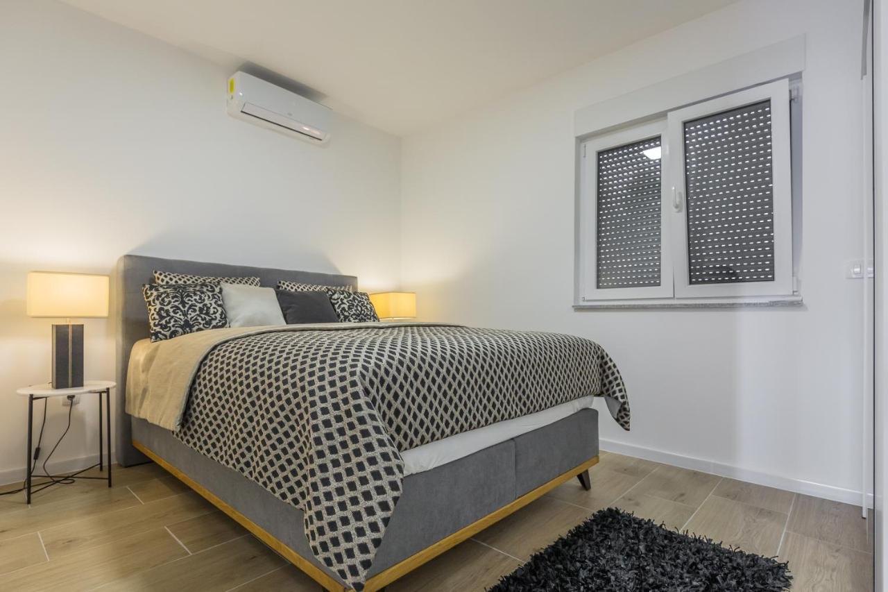 Luxury 2 Bedroom Apartment With Sea View Baška Voda Dış mekan fotoğraf