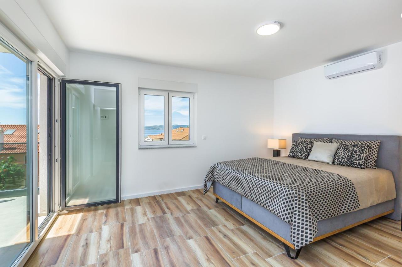Luxury 2 Bedroom Apartment With Sea View Baška Voda Dış mekan fotoğraf