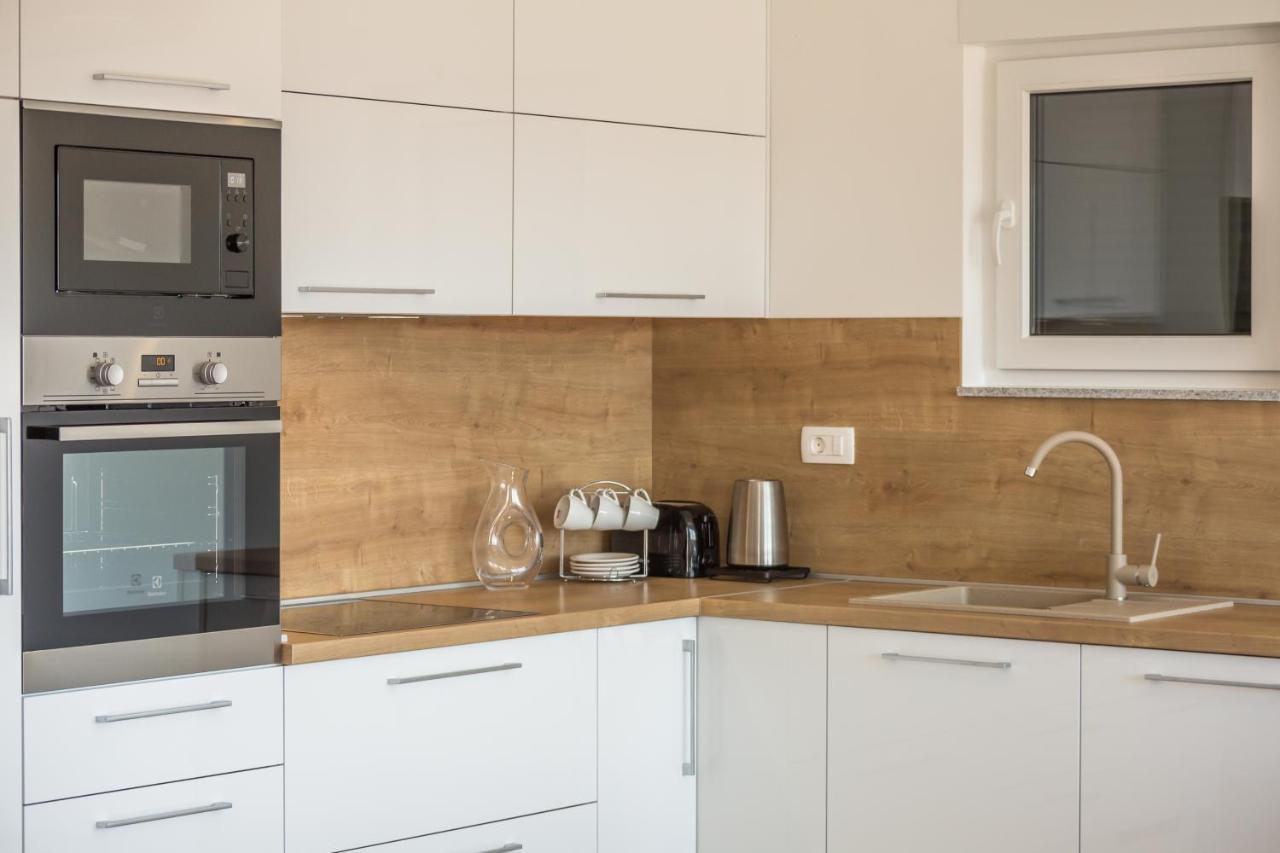 Luxury 2 Bedroom Apartment With Sea View Baška Voda Dış mekan fotoğraf