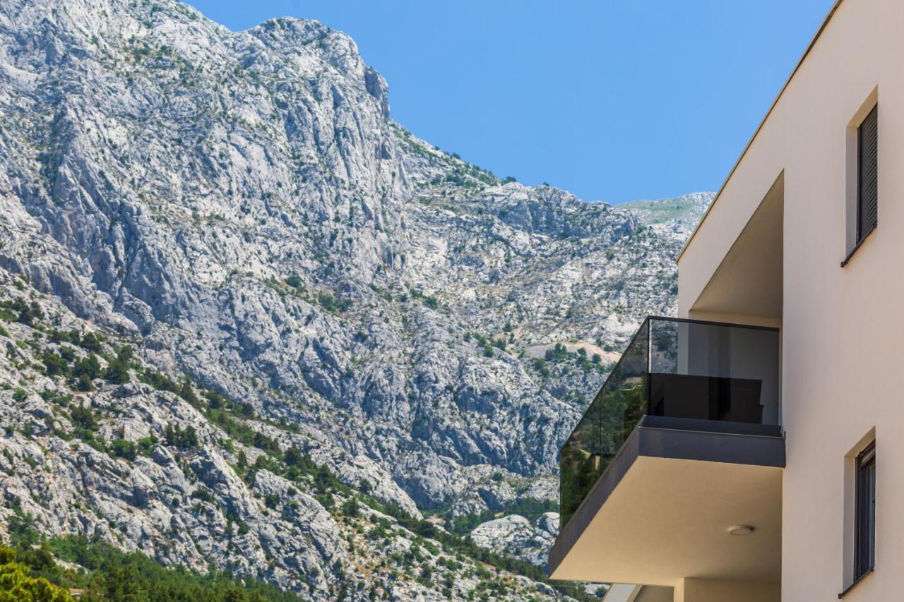 Luxury 2 Bedroom Apartment With Sea View Baška Voda Dış mekan fotoğraf