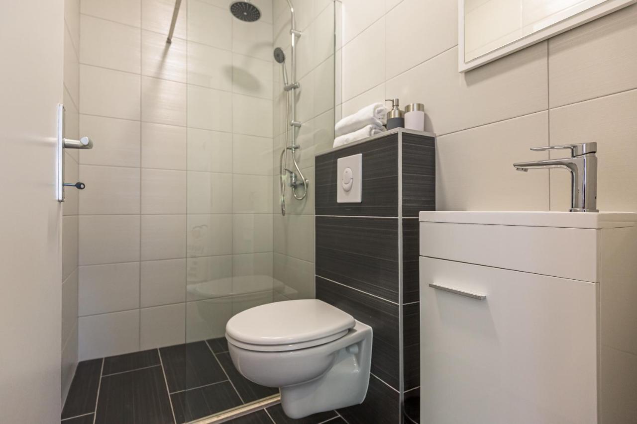 Luxury 2 Bedroom Apartment With Sea View Baška Voda Dış mekan fotoğraf