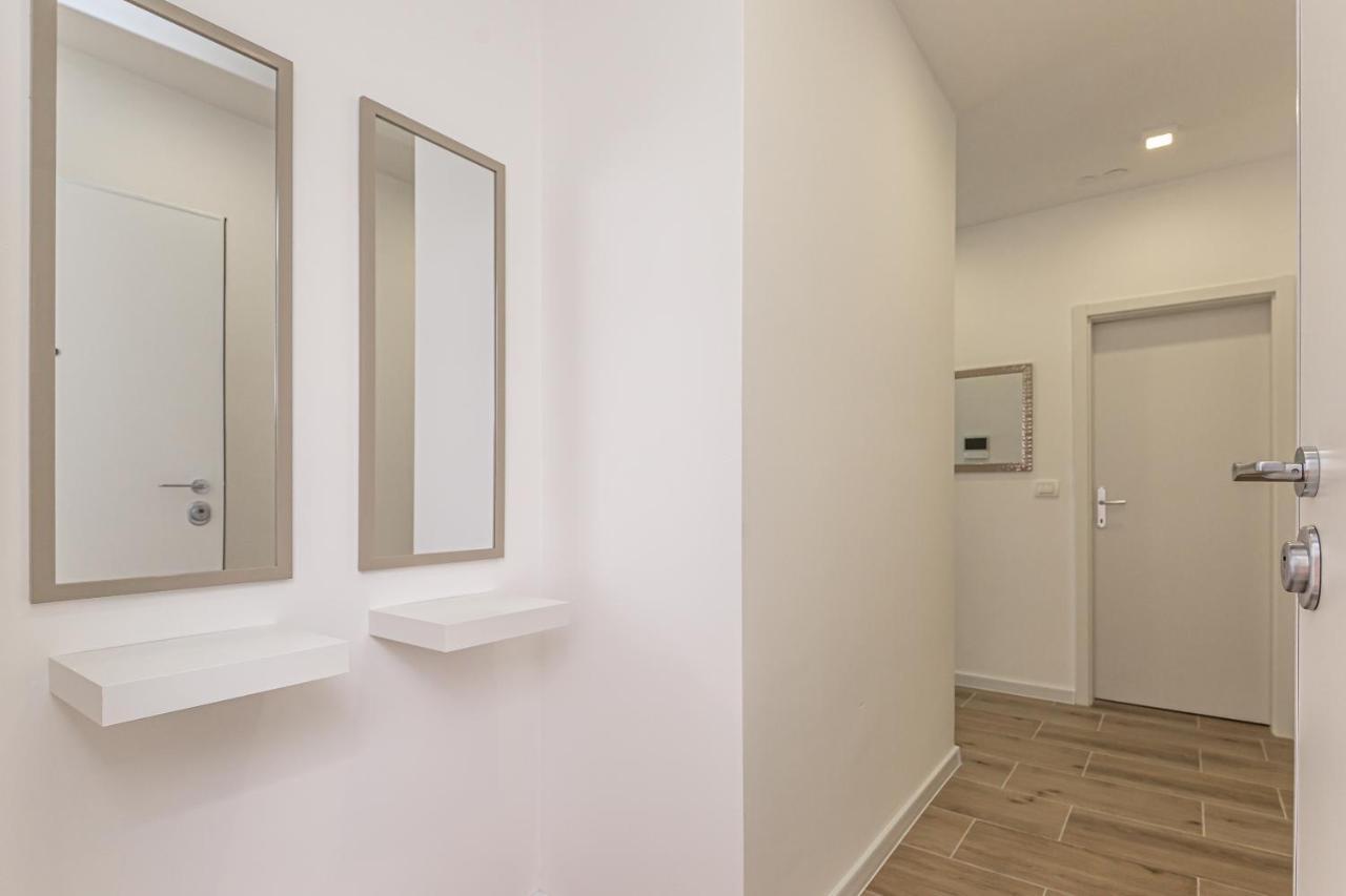Luxury 2 Bedroom Apartment With Sea View Baška Voda Dış mekan fotoğraf