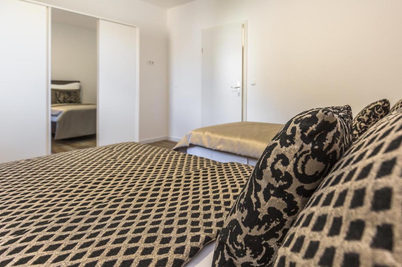 Luxury 2 Bedroom Apartment With Sea View Baška Voda Dış mekan fotoğraf