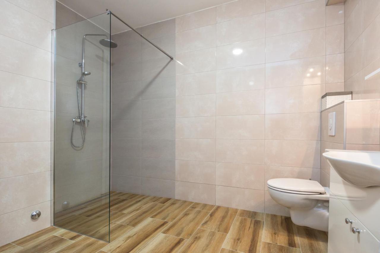 Luxury 2 Bedroom Apartment With Sea View Baška Voda Dış mekan fotoğraf