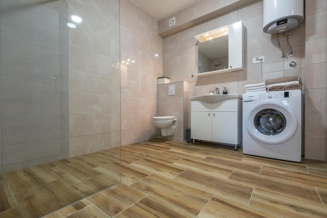 Luxury 2 Bedroom Apartment With Sea View Baška Voda Dış mekan fotoğraf